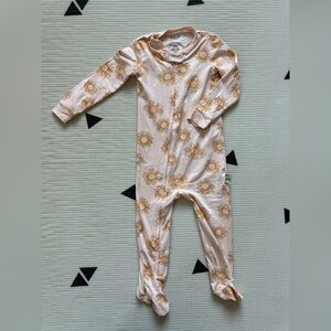Wonderluxe|Baby girl boho Floral footie pajamas,snug fitting in size 24M•••Cute